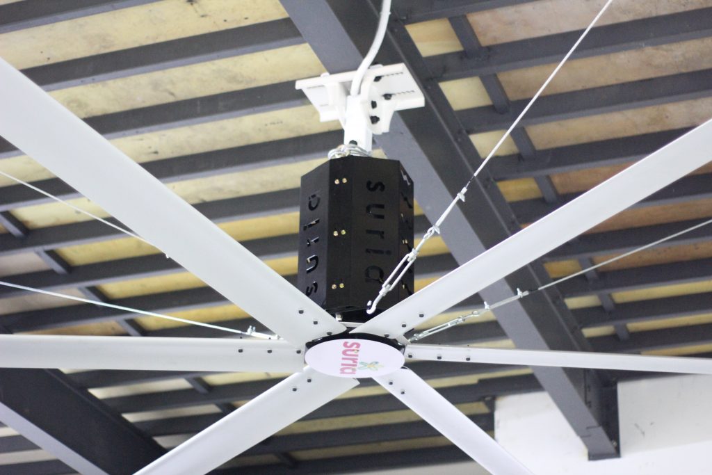 WHAT IS THE DIFFERENCE BETWEEN LARGE AND SMALL CEILING FANS? Pakar HVLS Fan, Suria Giant HVLS Fan Merupakan Pakar Kipas Gergasi Masjid, Kipas Kilang, Kipas Gudang, Kipas Besar, Big Fan, Kipas Ceiling Besar.